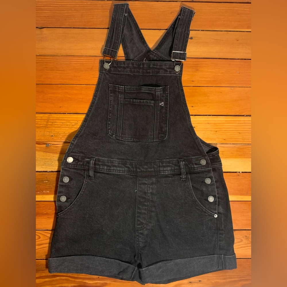 HIDDEN JEANS Unworn Black Overall Shorts. Women’s M.